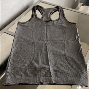 Lululemon size 6 tank